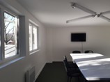 une salle de réunion de l'étage